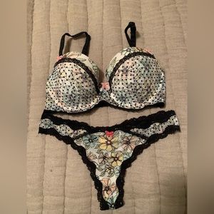 COPY - Victoria Secret bra and panty set